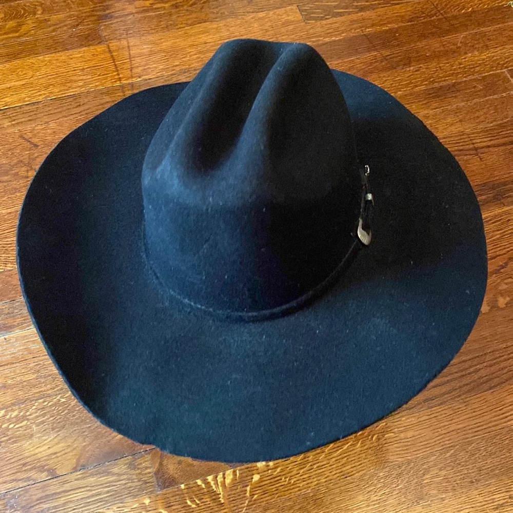 Black MonteCarlo wool black hat in good condition